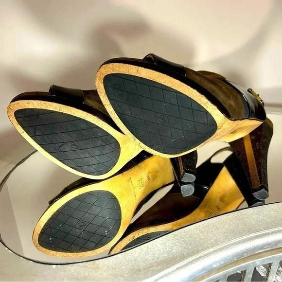 Gently Worn Donald J. Pliner Morgan Brown and Black Leather Sandals, Size 9. - Picture 6 of 10